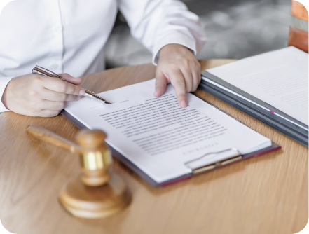 Revisión de documentación legal y modelos de cumplimiento